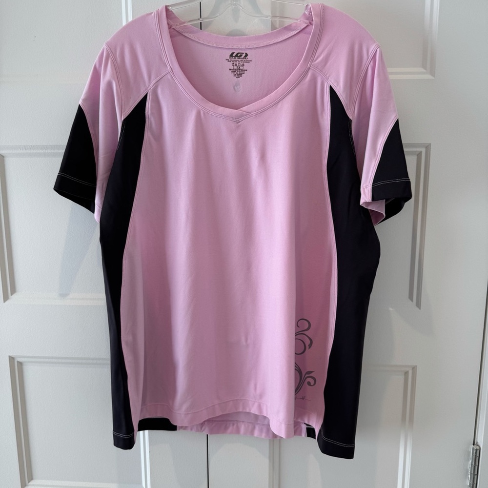 LOUIS GARNEAU - Women's Pink and Black Athletic Top. SIZE 1X